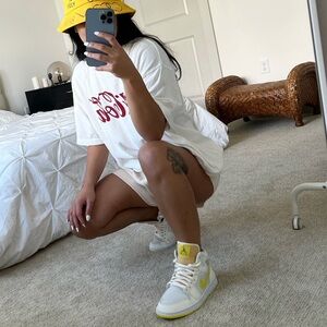 Wmns Air Jordan 1 Mid SE 'Voltage Yellow.